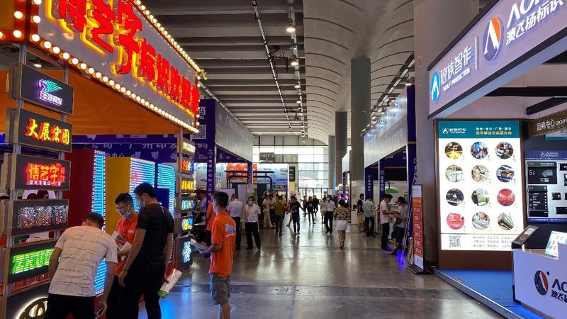 户外舞台和室内舞台，差的不只是有没有天花板