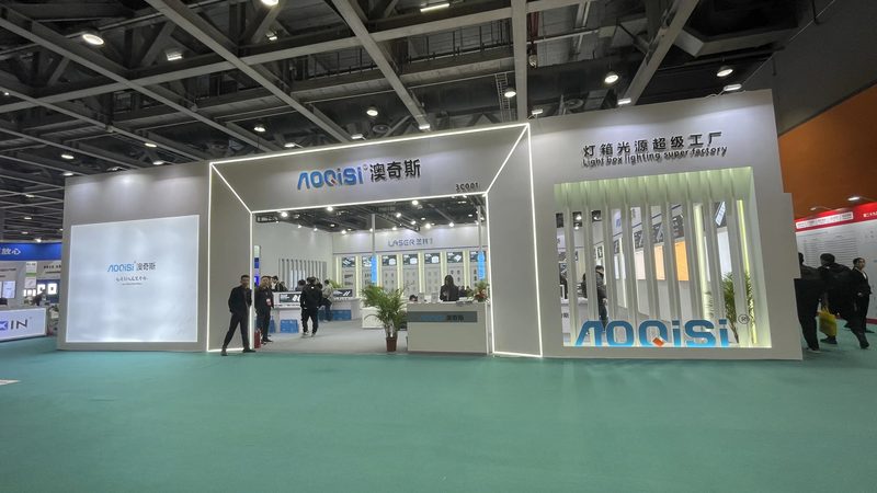 一个功能完善的网站能够提高设计效率。以下是一些实用的网站功能：